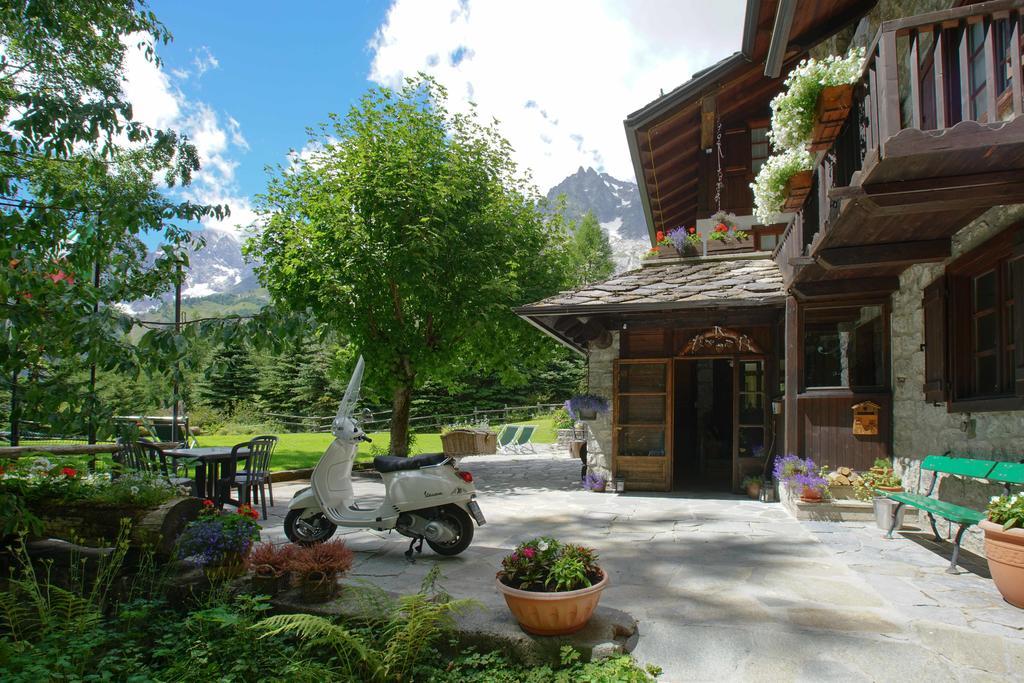 Hotel Locanda Belvedere Courmayeur Eksteriør billede